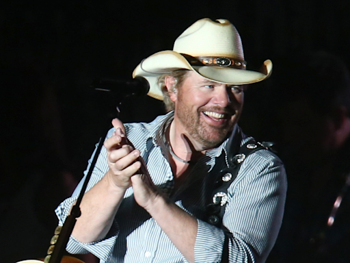 Toby Keith Honored By Carrie Underwood, Trace Adkins, Others In Heartfelt Tribute Show In Nashville...