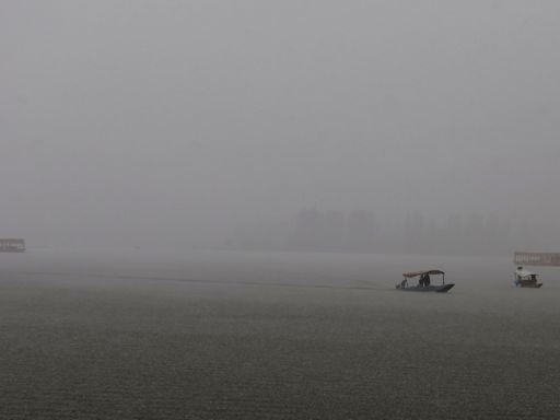 Lluvias, inundaciones y avalanchas causan más de 200 muertos en el sur y el norte de India