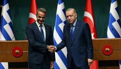 Mitsotakis reitera a Erdogan la necesidad de retomar las conversaciones sobre la división de Chipre