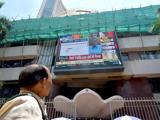 Stock market closing: Sensex, Nifty end the day in green, Tech Mahindra, Bajaj Finance amongst top gainers | Business Insider India