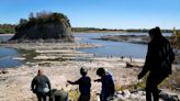 Drought snarls Mississippi River transit in blow to farmers