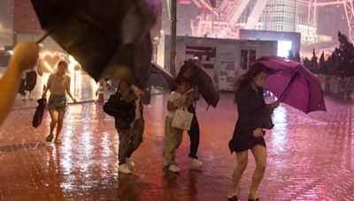 勞動節天氣｜天文台發出黃色暴雨警告 預料猛烈陣風吹襲香港