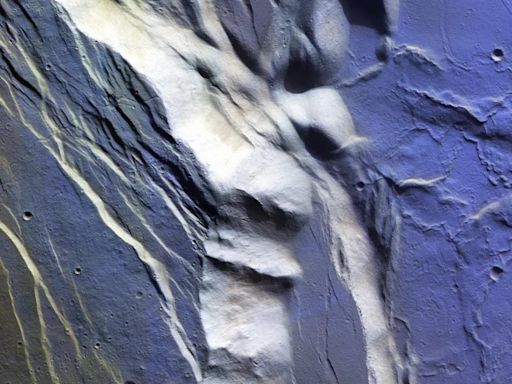 Científicos detectan agua congelada en los volcanes de Marte por primera vez