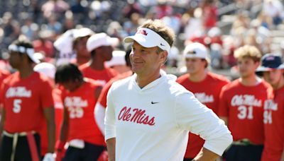 Lane Kiffin Declines Request to Wear Tennessee Volunteers Peyton Manning Jersey at Morgan Wallen Concert