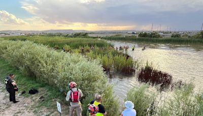 Rescatan a 54 migrantes en el Río Grande, Nuevo México, EE. UU.