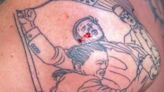 Hombre se tatúa escena del atentado contra Trump