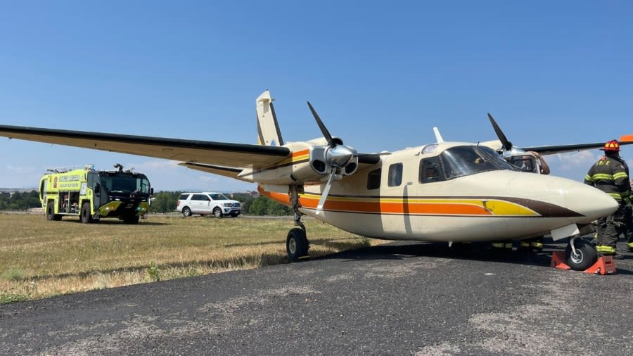 Small plane makes emergency landing at Centennial Airport after engine failure