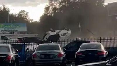 Tornado en Florida: Camioneta sale volando por los aires