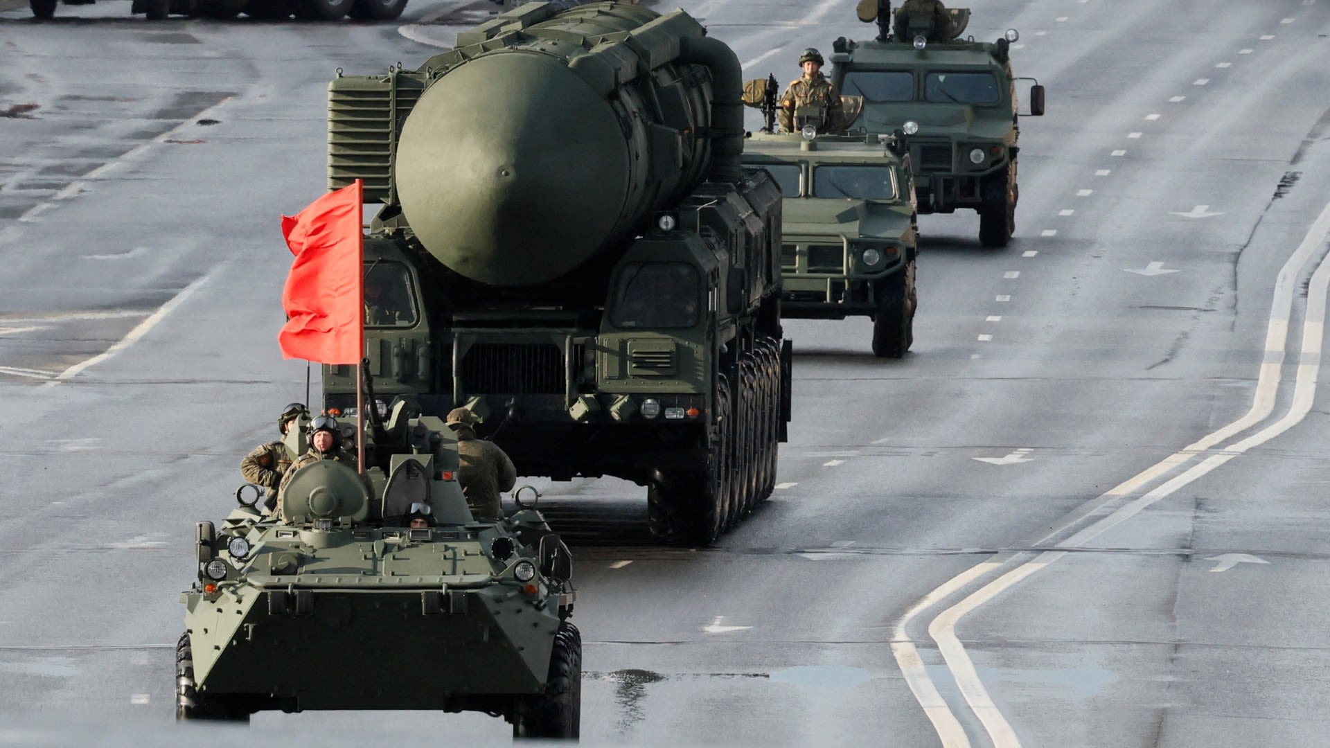 Vlad parades nuke missile launchers & gun-touting soldiers before Victory Day