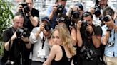 Lily-Rose Depp habla del comentado paso de su padre, Johnny Depp, por el Festival de Cannes