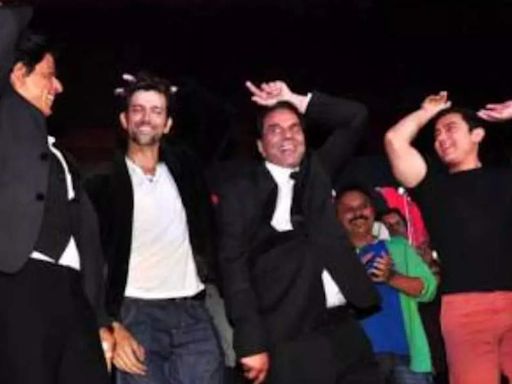 When Shah Rukh Khan, Aamir Khan, grooved with Dharmendra at the 'Yamla Pagla Deewana 2' event | Hindi Movie News - Times of India