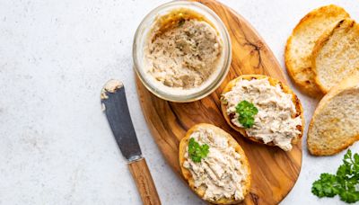 Elevate Canned Oysters By Turning Them Into A Flavorful Dip