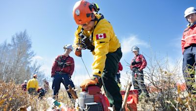 Canadá entrena bomberos para nuevo "maratón" de incendios