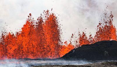 Lava expulsada hasta 165 pies de altura: las imágenes del volcán que vuelve a erupcionar en Islandia