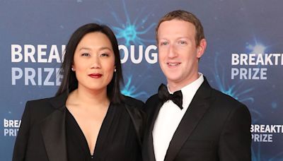 Mark Zuckerberg and Wife Priscilla Chan Share Rare Photos of Their Daughters - E! Online