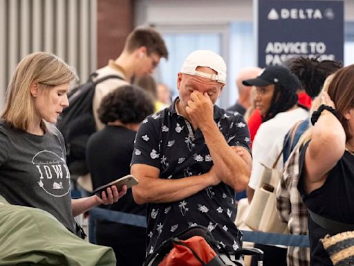 "En espera durante 24 horas”: pasajeros describen caos en el Aeropuerto Internacional de Atlanta durante falla cibernética global de Microsoft