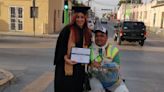 Celebró su graduación en donde su papá trabaja en silla de ruedas: “este logro también es tuyo”