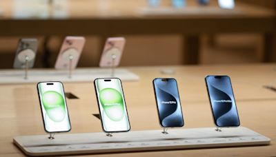 Apple Faces Worst iPhone Slump Since Covid as China Rivals Rise