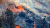 Air tanker pilot killed as US wildfires spread