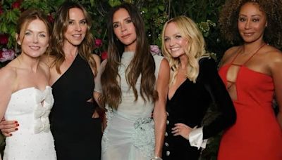 Le Spice Girls si riuniscono per celebrare Victoria e riaccendono in noi Editor di Vogue la voglia di vestire come loro