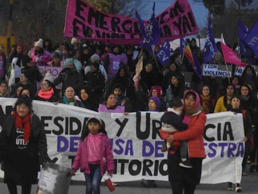 Vivo | 3J Ni Una Menos: cómo se vive la marcha en Neuquén, Bariloche, Roca y Cipolletti, ¿qué paso en Viedma? - Diario Río Negro