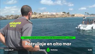 La Guardia Civil vigila las costas españolas: "Nuestra prioridad siempre es el rescate de las personas en el mar"