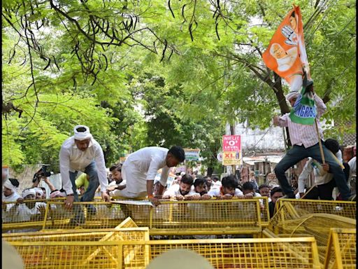 Congress youth protest in Lucknow against paper leaks