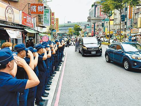 高喊任務結束 天降大雨同仁淚崩