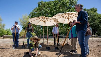 Gavin Newsom visita Modesto para inaugurar el primer parque estatal de CA desde 2009