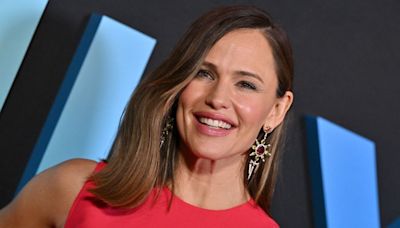 Jennifer Garner's Go-To Drugstore Retinol Cream Is 40% Off On Amazon RN