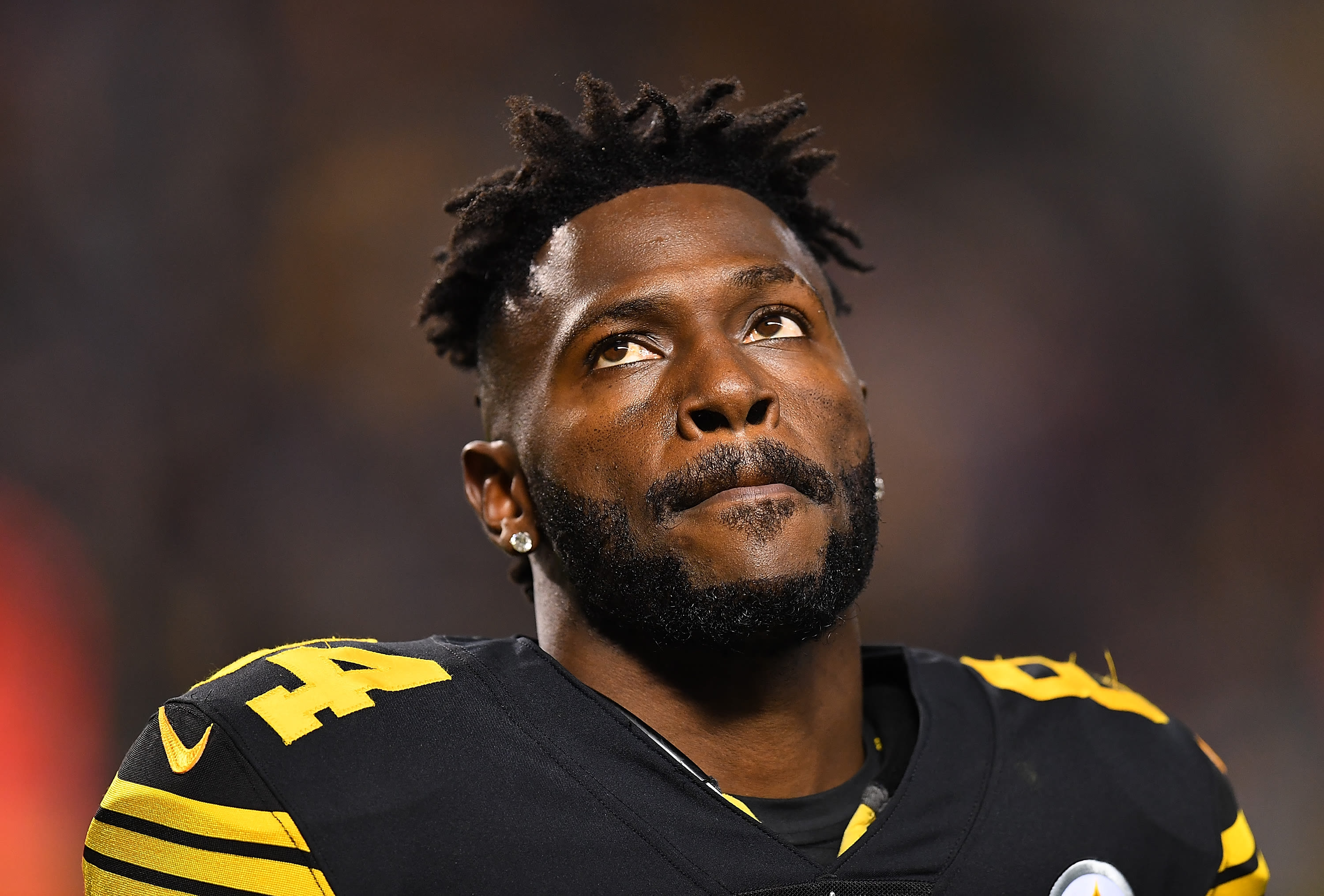 Antonio Brown reacts to 'Antonio Clown' Halloween costumes: 'Go get some candy'