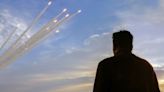 Líder norcoreano supervisa lanzamiento múltiple de cohetes