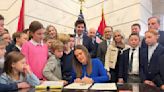 Arkansas Gov. Sanders signs bill creating school vouchers