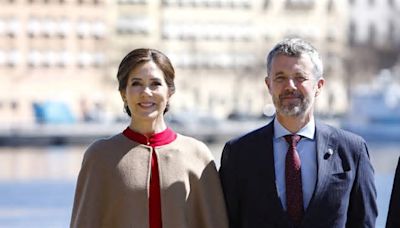 La prensa internacional sentencia el beso de Federico y Mary de Dinamarca en Suecia con una férrea convicción