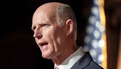 El senador Rick Scott entra en la carrera para suceder a Mitch McConnell como líder republicano del Senado - La Opinión