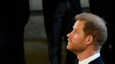 La razón por la que el príncipe Harry tiene prohibido usar uniforme militar en el funeral de la reina Isabel