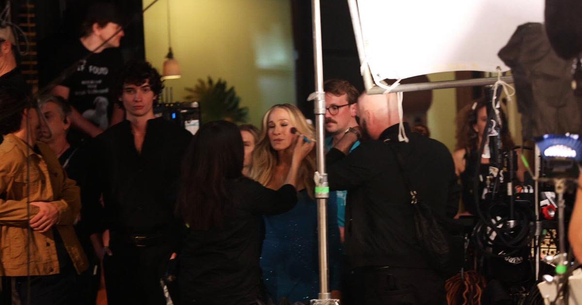 RAW VIDEO: Sarah Jessica Parker Filming 'And Just Like That' 2/2