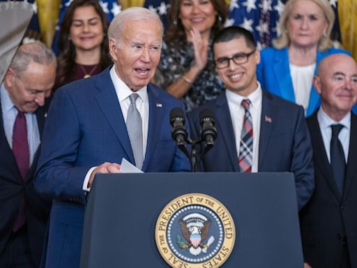 Biden llega a Atlanta en el Air Force One para el primer debate con Trump