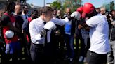 Emmanuel Macron se pone los guantes de box: ¿mensaje a Vladimir Putin?