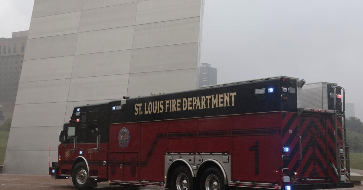 Multiple trams leave riders stuck in north leg of the Arch