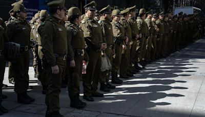 Encuentran a tres carabineros muertos en el interior de una patrulla incendiada en Chile