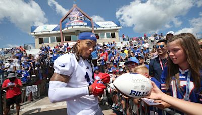 Chase Claypool placed on injured reserve by Buffalo Bills. Here's who they have left at wide receiver