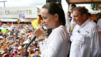 Miles de opositores venezolanos claman un "cambio" desde la tierra natal de Chávez