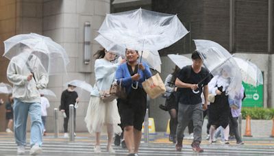 快訊／日本降警報級大雨！「線狀雨帶」轟靜岡縣 暴量雨勢狂灌