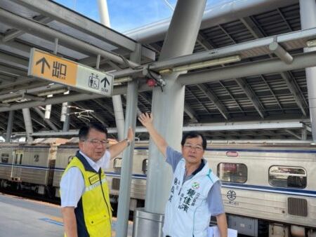 鍾佳濱邀台鐵會勘 改善屏東車站潑雨漏水問題 | 蕃新聞