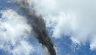 Incendio en la flecha de la catedral de la ciudad francesa de Ruán