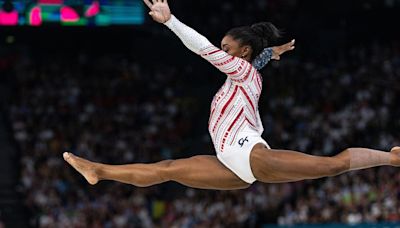 Fans Go Wild For This Olympic Commentator At The Women's Gymnastics Finals