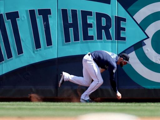 Four-run 4th inning fueled by Mitch Haniger error sinks Seattle Mariners in 5-2 loss to Braves