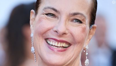 "Un mois par an" : Carole Bouquet, grand-mère au rituel bien particulier avec ses 4 petits-enfants