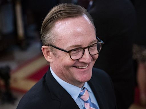 Former Obama press secretary Robert Gibbs hired to lead Warner Bros. Discovery PR